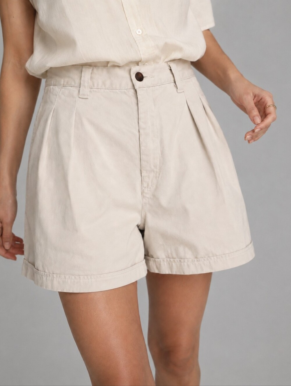 Vintage 80s 90s Abercrombie & Fitch Pleated Tan Chino Shorts Womens Size 12
